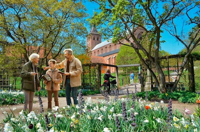 Eventyrhavens Forbandelse, gådejagt i Eventyrhaven i Odense
